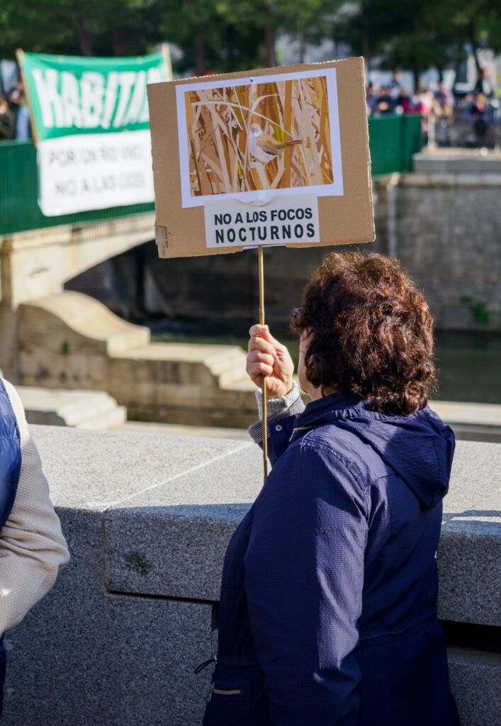 Concentración contra las luces del rio manzanares