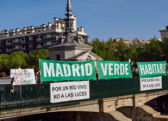 Concentración contra las luces del rio manzanares